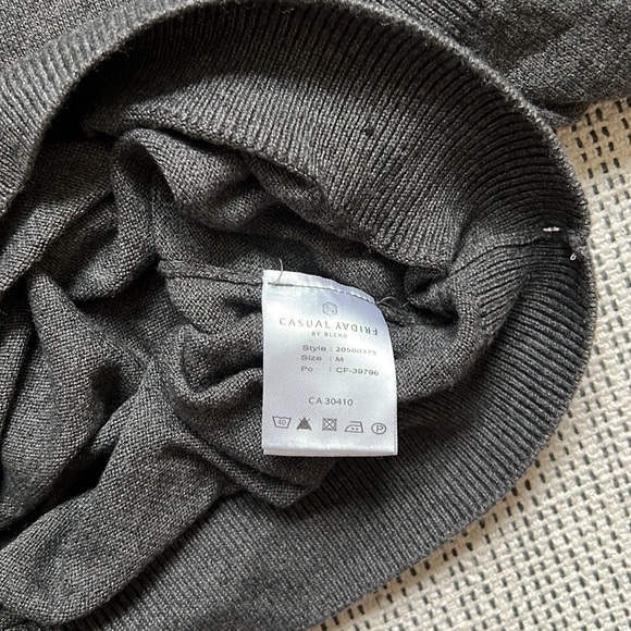 CASUAL FRIDAYS TURTLENECK - Picture 4 of 4